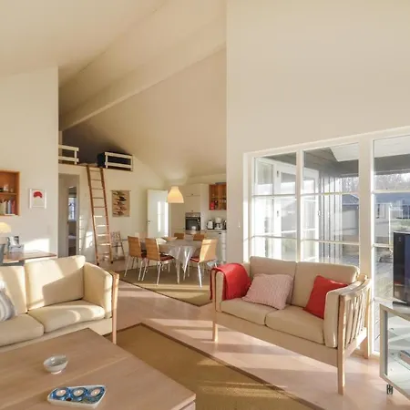 Three-bedroom In Nysted