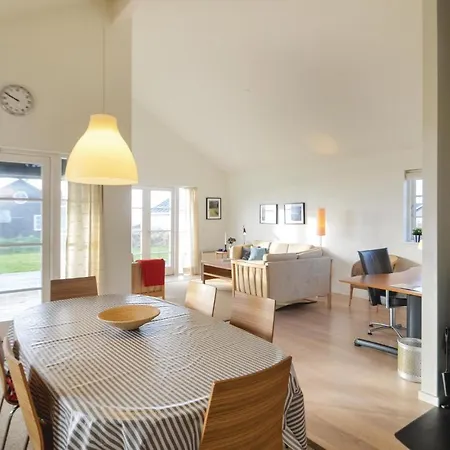 Three-bedroom In Holiday home *