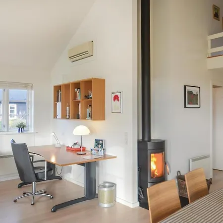 Three-bedroom In Nysted