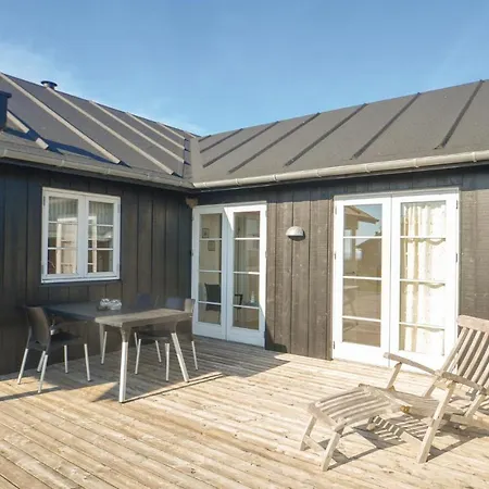 Three-bedroom In Holiday home Nysted