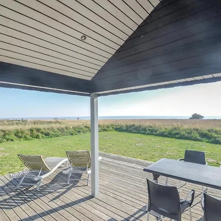 Three-bedroom In Nysted