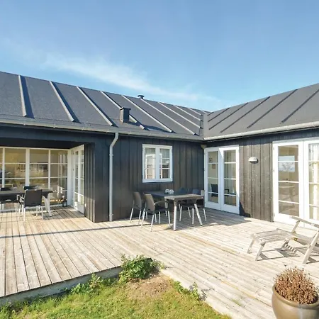 Holiday home Three-bedroom In *